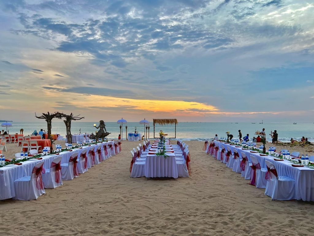 seafood dinner beach front jimbaran